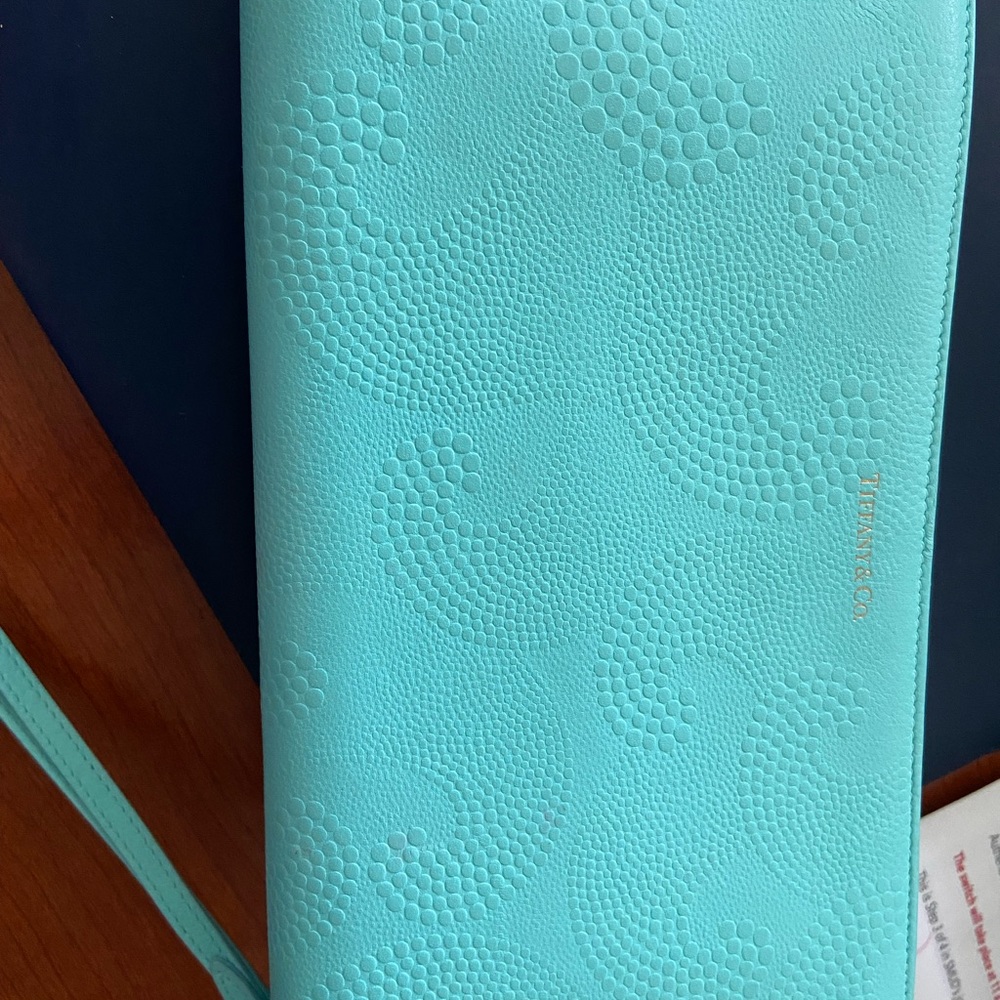 TIFFANY& CO Long zippy wallet.